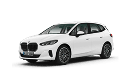 Weißer BMW 2er Active Tourer auf transparentem Hintergrund, seitlich von vorne fotografiert.