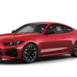 Rotes BMW 4er Coupé, Seitenansicht, auf weißem Hintergrund.