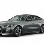 Silbernes BMW Gran Coupé, seitlich fotografiert, auf weißem Hintergrund.