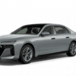 Silberner BMW 7er Limousine, Seitenansicht, auf weißem Hintergrund.