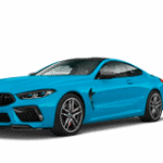 Blaues BMW 8er Coupé auf dunklem Hintergrund, seitliche Ansicht.