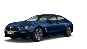 Blaues BMW 8er Gran Coupé auf weißem Hintergrund, seitliche Ansicht.