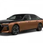 BMW i7 M70 xDrive in Bronze und Schwarz, Ansicht von vorne links.