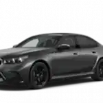 Dunkelgrauer BMW M5, Seitenansicht, auf weißem Hintergrund.