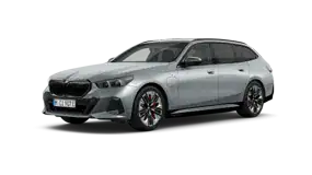 Silberner BMW Touring Plug-in Hybrid, seitliche Ansicht, auf weißem Hintergrund.