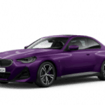 Lila BMW 2er Coupé, seitliche Ansicht, auf weißem Hintergrund.