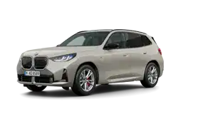 Silberner BMW X3M50 von vorne, dreiviertel Ansicht, auf weißem Hintergrund.