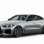 Silberner BMW i4M50 von der Seite, auf weißem Hintergrund.